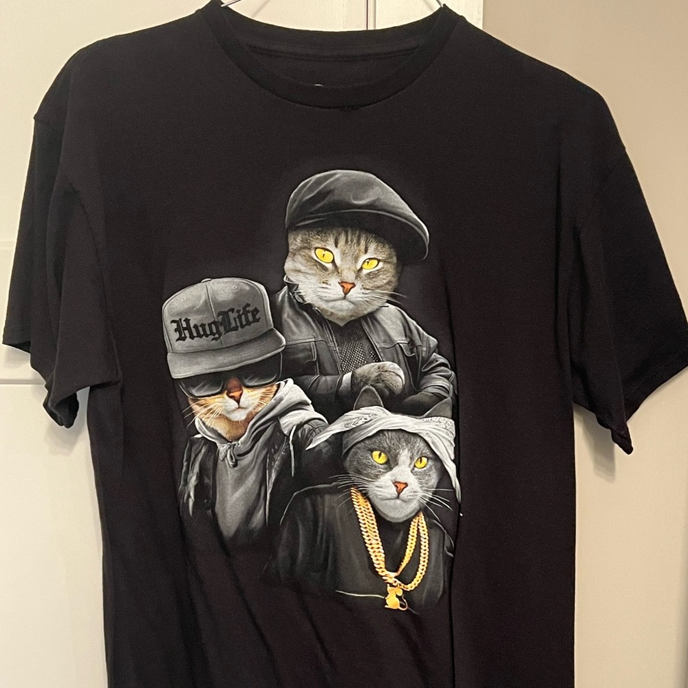 Hug life cat t shirt L